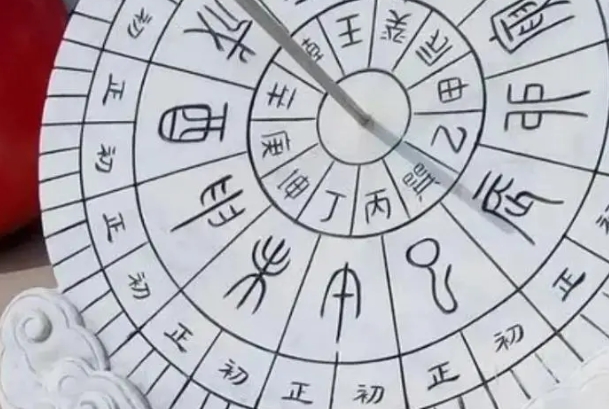 女人梦见自己用手抓鱼预兆