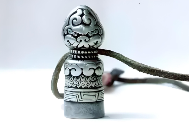 梦见被小蛇咬了是什么预兆_蛇咬梦象征图片