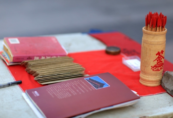 梦见牙齿掉了一颗会有亲人离世吗_牙齿梦象征